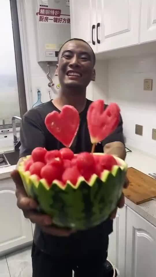 知足吃瓜,吃瓜也香——探寻现代生活的幸福之道