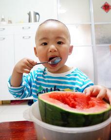 两岁宝宝吃西瓜拉小瓜,揭秘两岁宝宝消化趣事