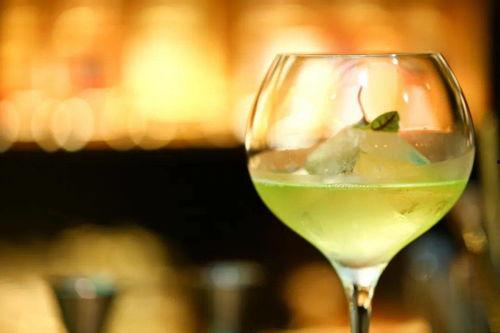 调酒师吃瓜,揭秘酒吧背后的秘密世界