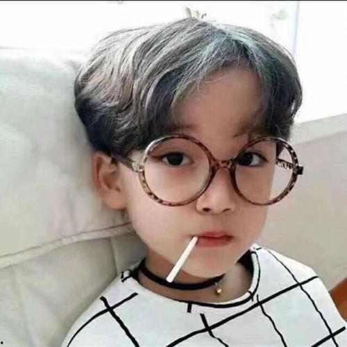 自拍吃瓜头像男生真人,揭秘自拍吃瓜男生的真实生活