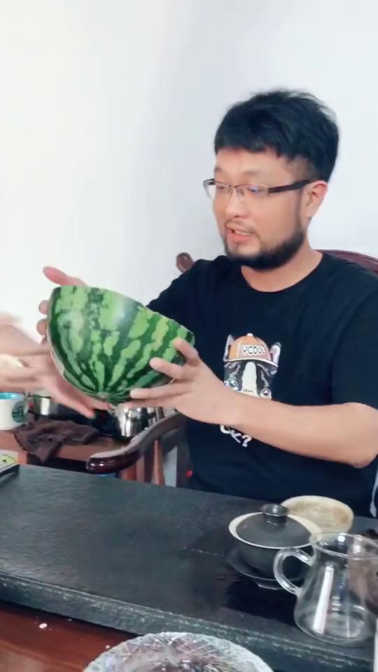 吃瓜bgm,跟随吃瓜bgm，探寻娱乐世界的酸甜苦辣