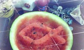 小鱼不吃鱼吃瓜视频,小鱼弃鱼食瓜的趣味日常