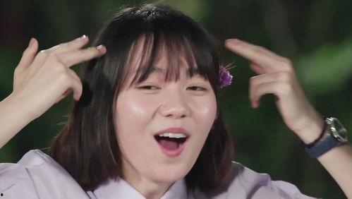 新疆女孩表情吃瓜,揭秘网络热梗背后的故事