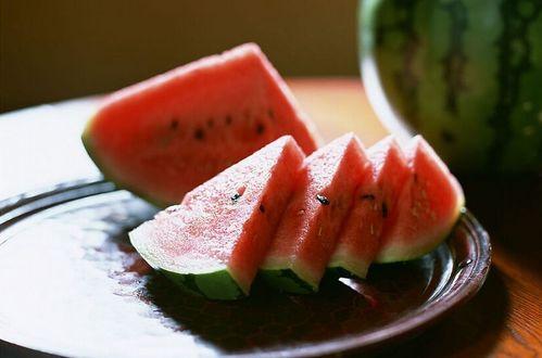 形容吃瓜的古诗,古诗词中的吃瓜图景