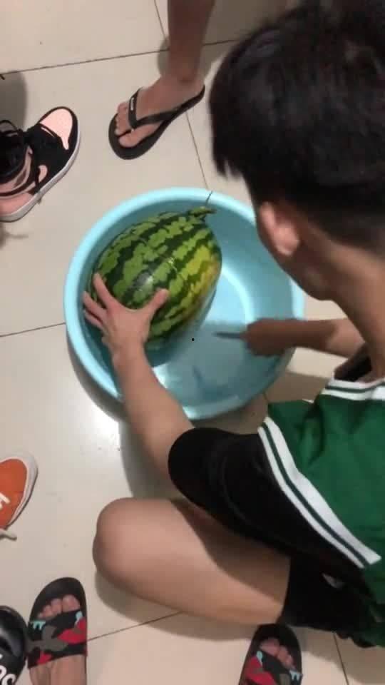 广西学校吃瓜宿舍,吃瓜宿舍的甜蜜生活揭秘”