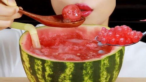 吃瓜的珍珠女孩,揭秘娱乐圈幕后故事