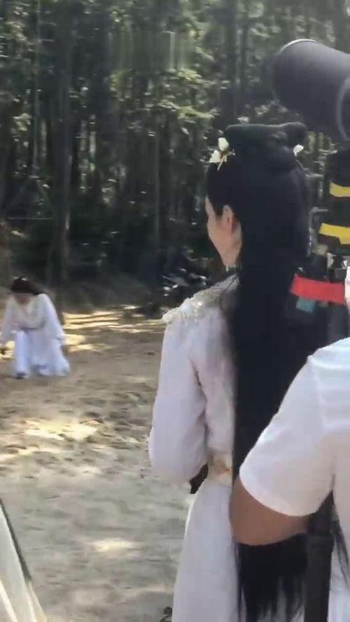 红衣女吃瓜,揭秘娱乐圈幕后风云