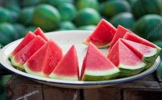 晚上饿吃瓜好吗,揭秘晚间吃瓜的奇妙体验