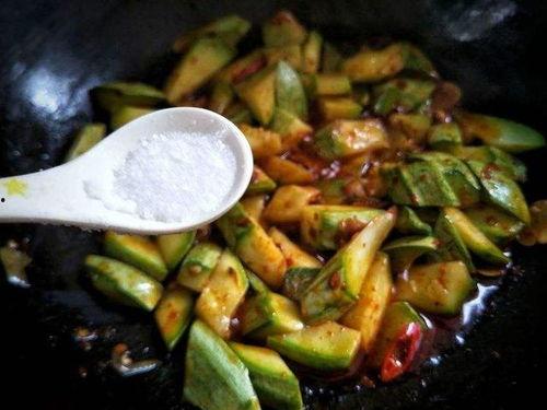 小占瓜炒菜吃的,家常美食，共享温馨时光