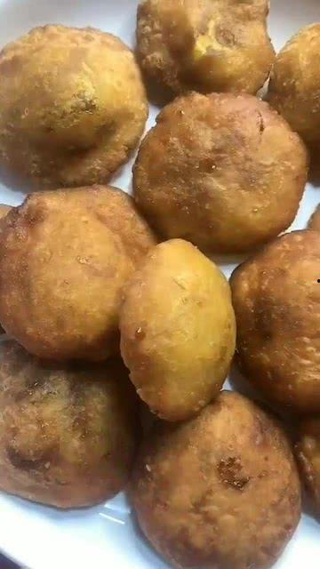 吃蓝瓜饼视频,传统小吃的新演绎