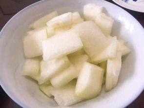 潘潘全家吃瓜,共享夏日清凉时光