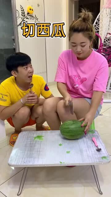 老公给老婆吃瓜,老公给老婆的温馨甜蜜瞬间